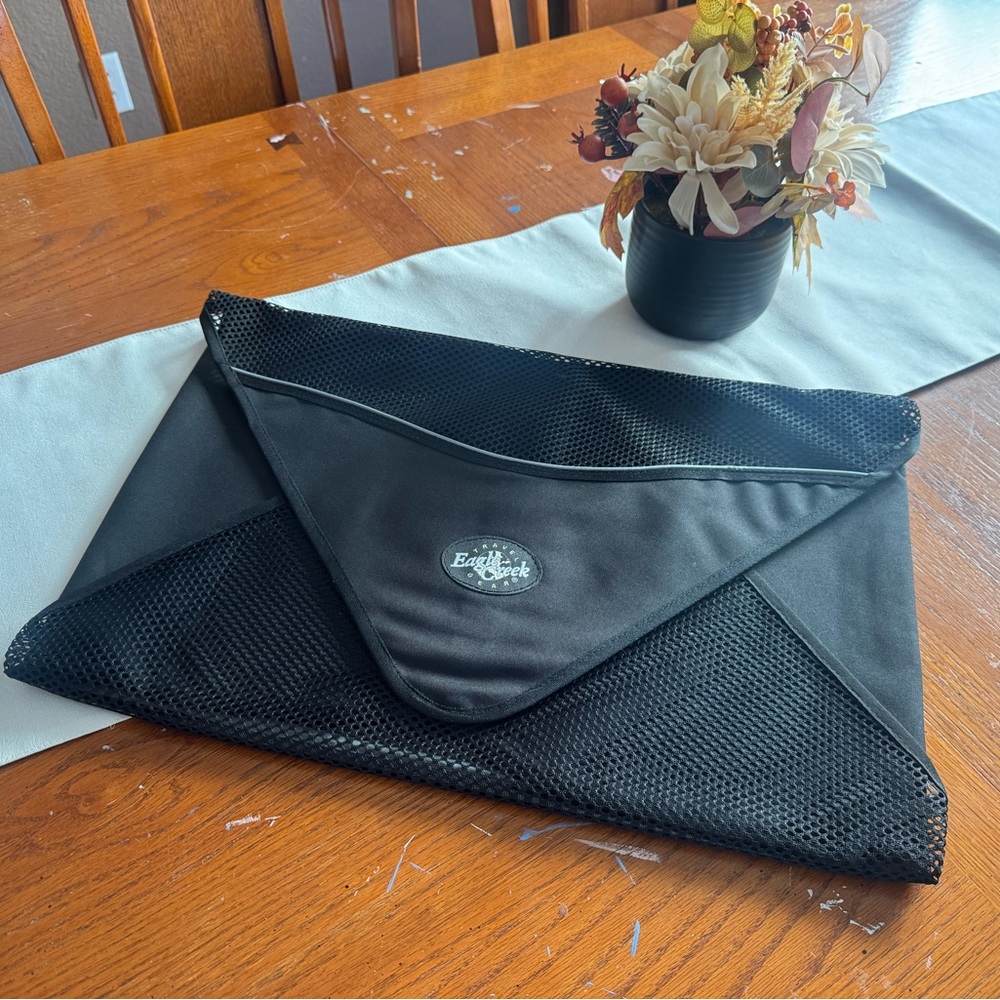 Eagle Creek Pack It Garment Folder Travel Organizer - Black